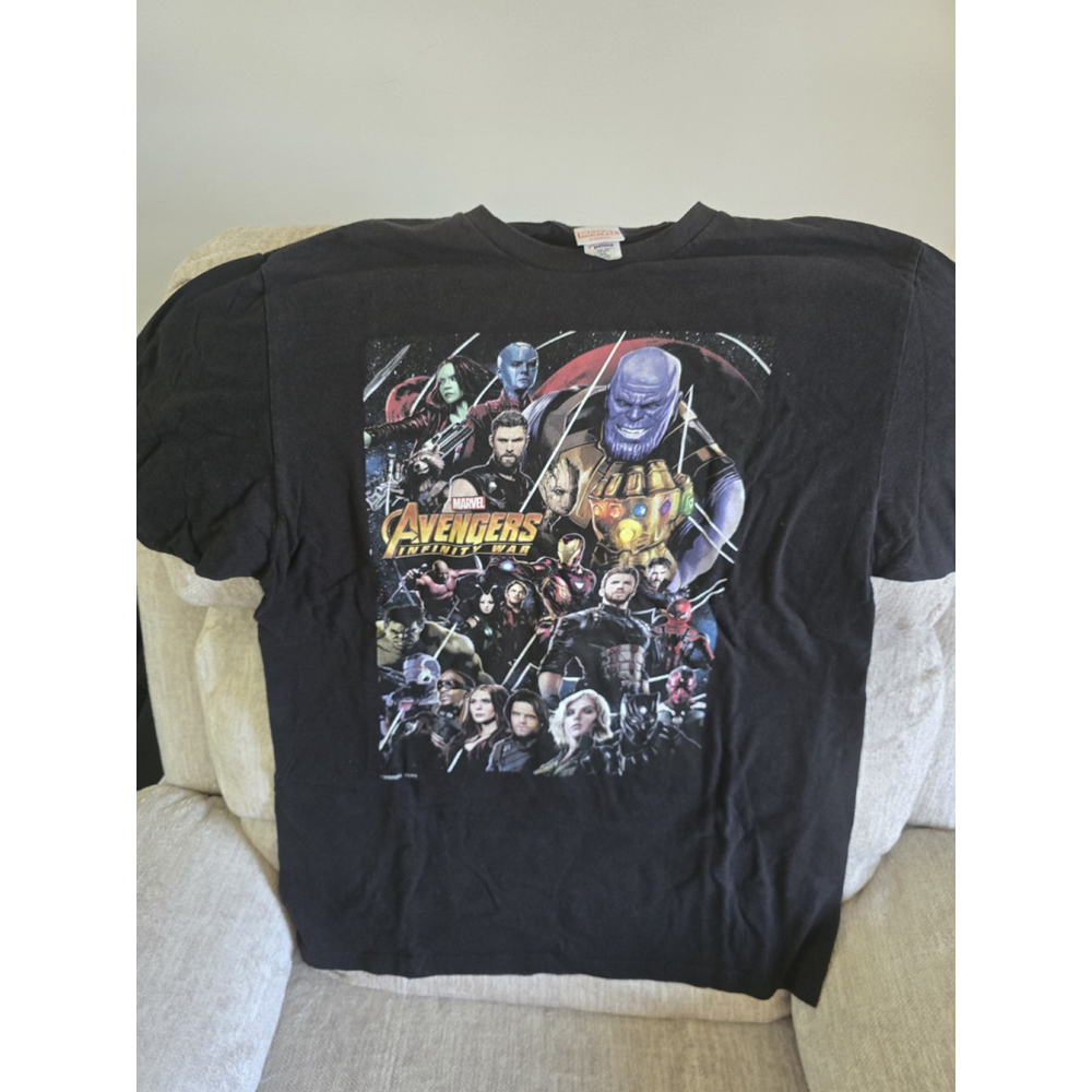 Marvel Avengers Infinity War Thanos Gauntlet Black T-Shirt LARGE